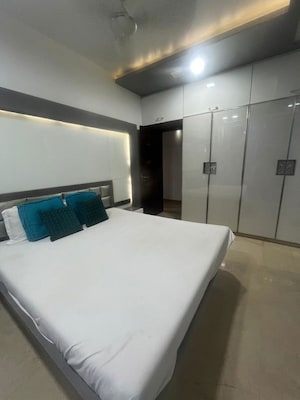 Room in 3 BHK Apartment at Oberoi Realty Esquire, Goregaon East – for Sale