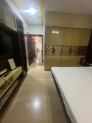 Room in 3 BHK Apartment at Oberoi Realty Esquire, Goregaon East – for Sale