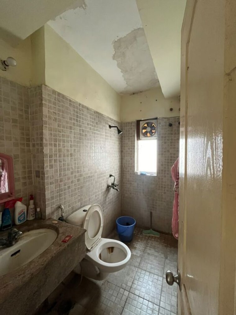 Bathroom, logix-blossom-county 2 Bedroom 1040 Sq.Ft. Apartment In Sector 137 Noida 10601179