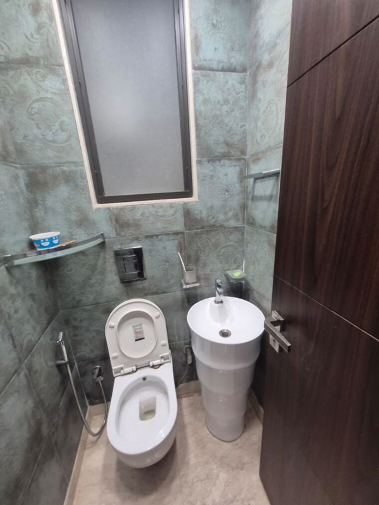 Bathroom, greater kailash i 3 Bedroom 208 Sq.Yd. Builder Floor In Greater Kailash I Delhi 10601180