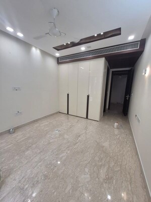 Room in 3 BHK Builder Floor at Greater Kailash I – for Rent