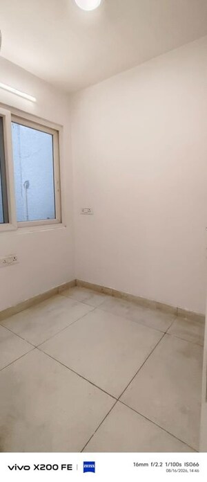 Room in 3 BHK Builder Floor at Greater Kailash ii – for Rent