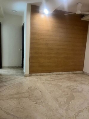 Room in 3 BHK Builder Floor at Navjeevan Vihar – for Rent