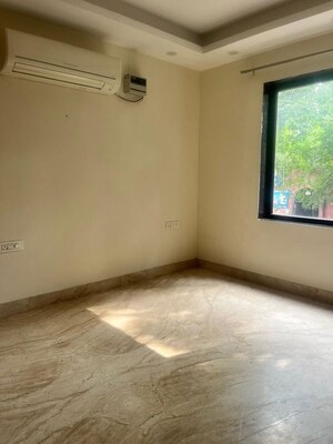 Room in 3 BHK Builder Floor at Navjeevan Vihar – for Rent
