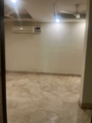 Room in 3 BHK Builder Floor at Navjeevan Vihar – for Rent