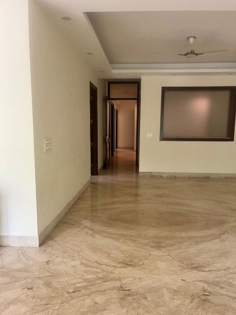 Room, navjeevan vihar 3 Bedroom 200 Sq.Yd. Builder Floor In Navjeevan Vihar Delhi 10601192
