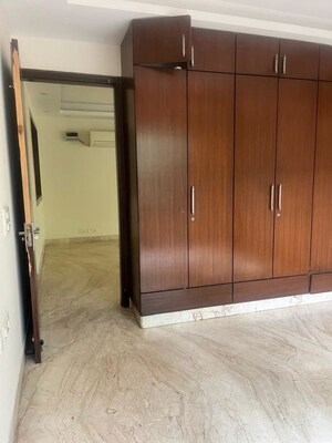 Room in 3 BHK Builder Floor at Navjeevan Vihar – for Rent