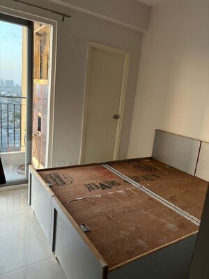Room in 2.5 BHK Apartment at Signature Global The Millennia, Sector 37d – for Rent