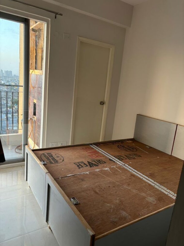 Room, signature-global-the-millennia 2.5 Bedroom 850 Sq.Ft. Apartment In Sector 37d Gurgaon 10601193