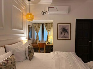 Bedroom in 3 BHK Builder Floor at Alaknanda – for Rent
