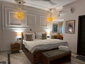Bedroom in 3 BHK Builder Floor at Alaknanda – for Rent