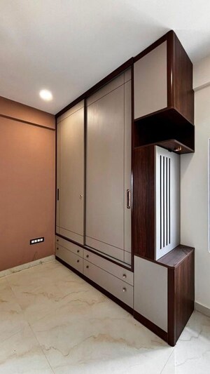 Room in 4 BHK Builder Floor at Jp Nagar – for Rent