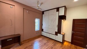 Room in 4 BHK Builder Floor at Jp Nagar – for Rent