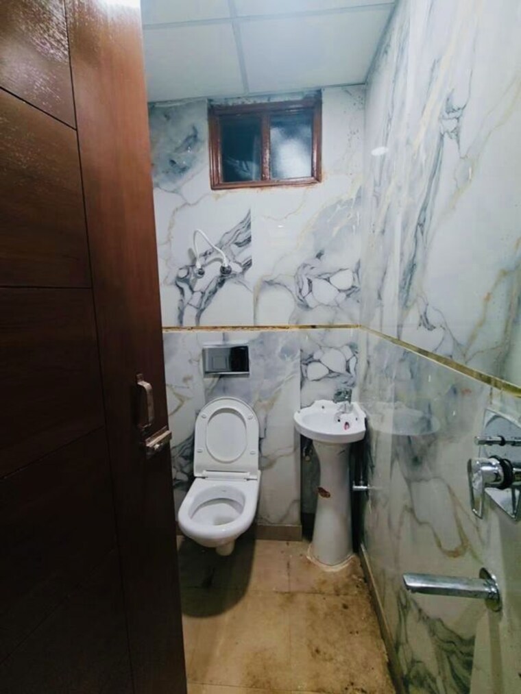 Bathroom, sector 73 1 Bedroom 570 Sq.Ft. Builder Floor In Sector 73 Noida 10601240