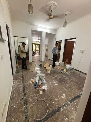 Room in 2 BHK Builder Floor at Saket – for Rent