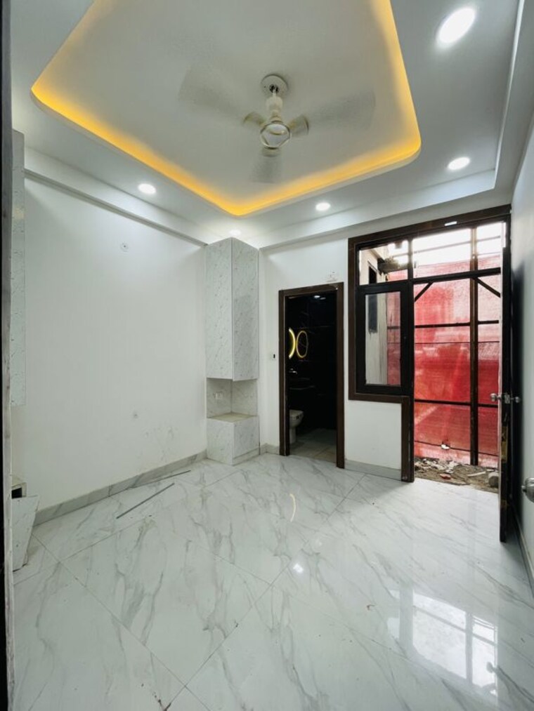 Room, sector 73 1 Bedroom 570 Sq.Ft. Builder Floor In Sector 73 Noida 10601246