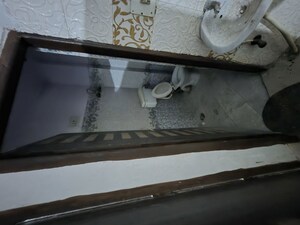 Attached Bathroom in 2.5 BHK Builder Floor at Mayur Vihar – for Rent