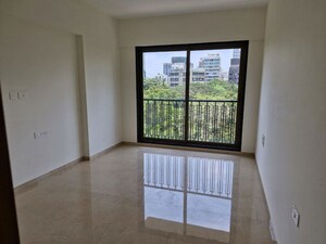 Room in 5 BHK Apartment at Mirchandani Triton, Santacruz West – for Sale