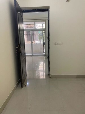 Building Lobby in 2.5 BHK Apartment at Supertech Cape Town, Sector 74 – for Rent