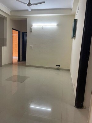 Room in 2.5 BHK Apartment at Supertech Cape Town, Sector 74 – for Rent