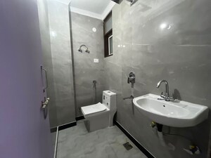 Bathroom in 1 BHK Apartment at Saket – for Rent