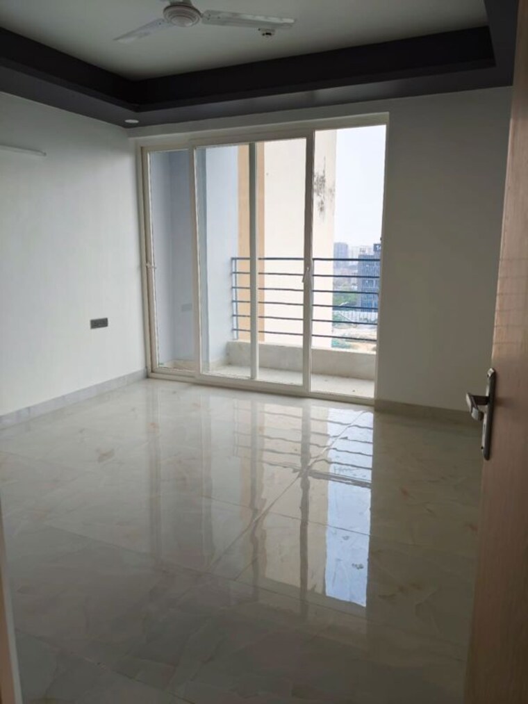 Room, nimbus-the-golden-palm Commercial Office Space 1550 Sq.Ft. In Sector 168 Noida 10601292
