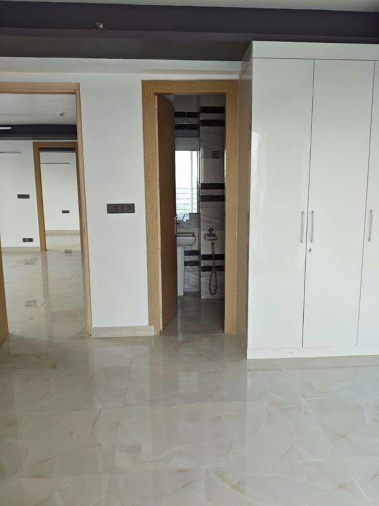 Room, nimbus-the-golden-palm Commercial Office Space 1550 Sq.Ft. In Sector 168 Noida 10601292