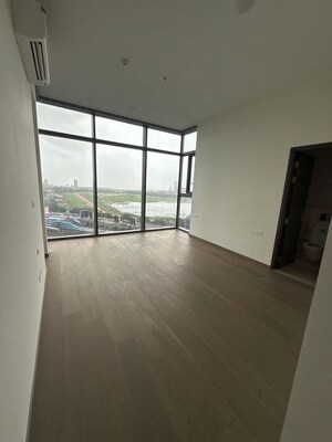 Room in 4 BHK Apartment at Piramal Mahalaxmi, Mahalaxmi – for Rent