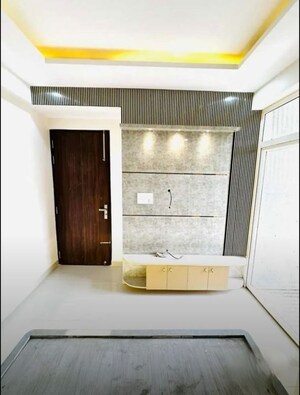 Furnished Amenities in 3 BHK Apartment at Experion Capital, Gomti Nagar – for Rent