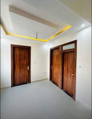 Room in 3 BHK Apartment at Experion Capital, Gomti Nagar – for Rent