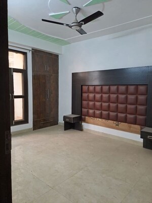 Room in 3 BHK Builder Floor at Mehrauli – for Rent