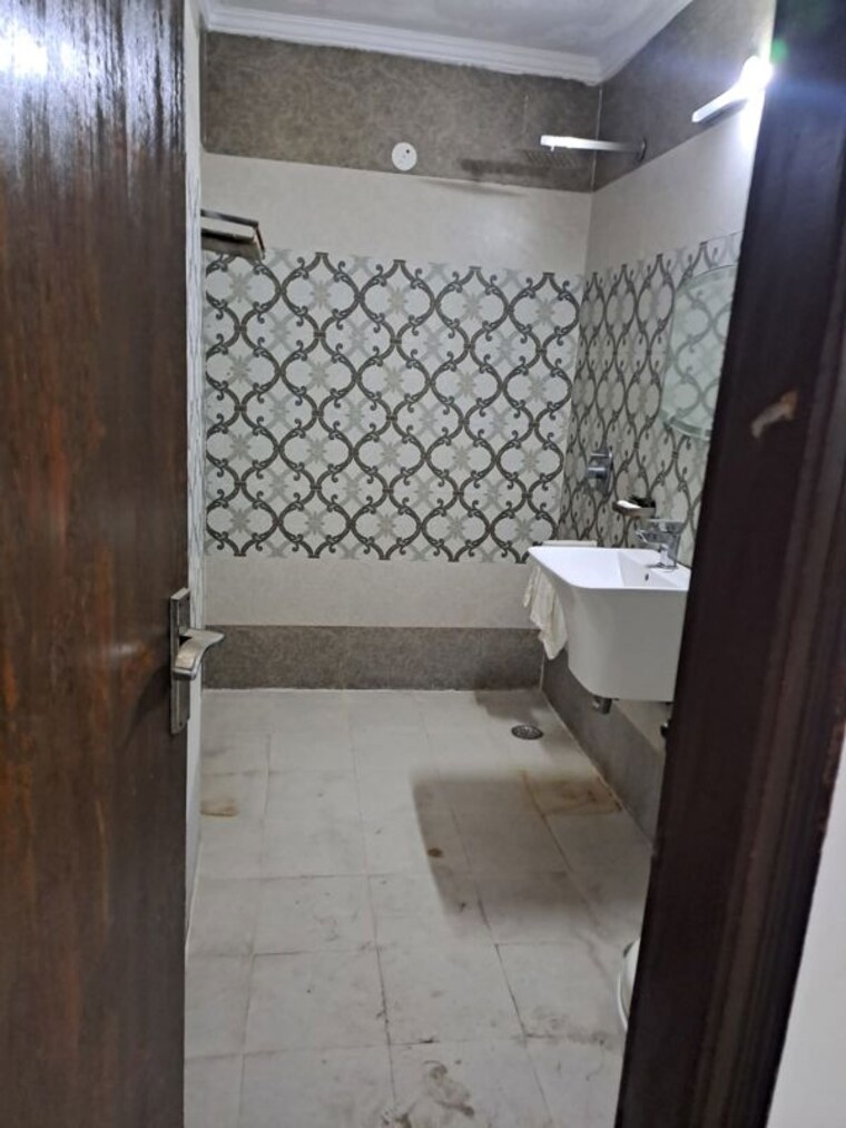 Bathroom, mehrauli 3 Bedroom 1100 Sq.Ft. Builder Floor In Mehrauli Delhi 10601004