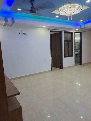 Room in 3 BHK Builder Floor at Mehrauli – for Rent