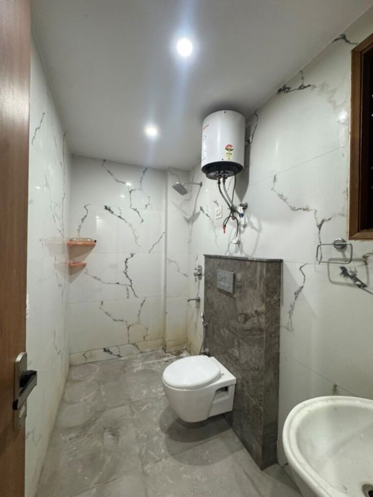Bathroom, sector 23a 2 Bedroom 1200 Sq.Ft. Builder Floor In Sector 23a Gurgaon 10601329