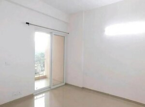 Room in 3 BHK Apartment at Sunworld Vanalika, Sector 107 – for Rent