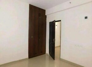 Room in 3 BHK Apartment at Sunworld Vanalika, Sector 107 – for Rent
