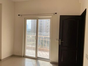 Room in 3 BHK Apartment at Sunworld Vanalika, Sector 107 – for Rent