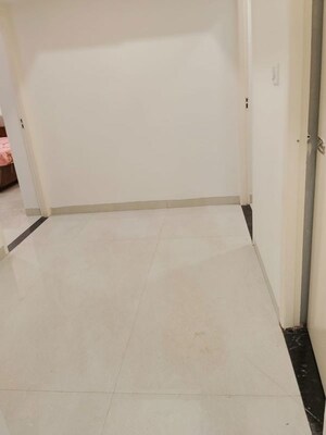 Room in 3 BHK Apartment at Parsvnath Planet Plaza, Gomti Nagar – for Rent