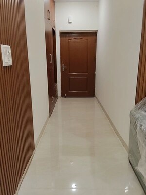Room in 3 BHK Apartment at Parsvnath Planet Plaza, Gomti Nagar – for Rent