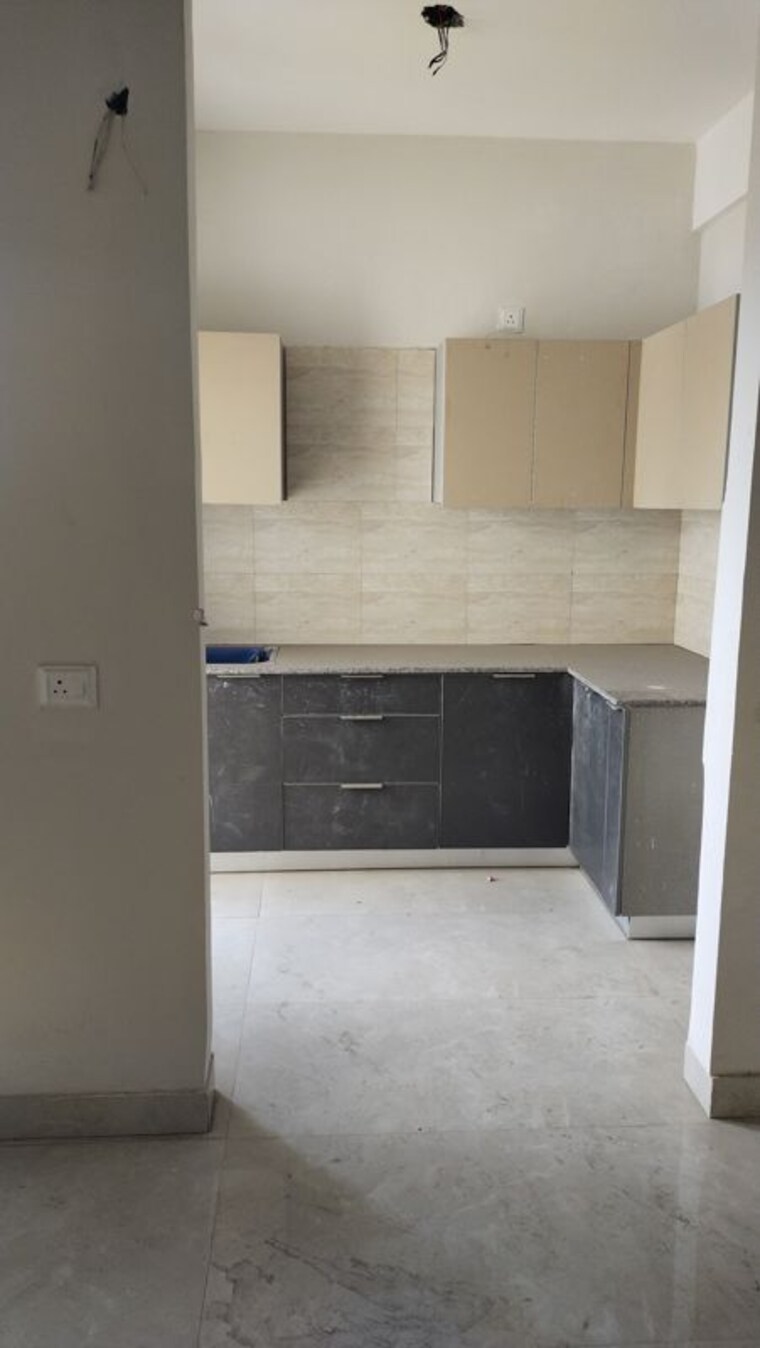 Kitchen, lr-bluemoon-homes 3.5 Bedroom 1795 Sq.Ft. Apartment In Raj Nagar Extension Ghaziabad 10601409