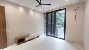 Room in 3 BHK Builder Floor at Sector 21 – for Rent
