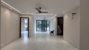 Room in 3 BHK Builder Floor at Sector 21 – for Rent