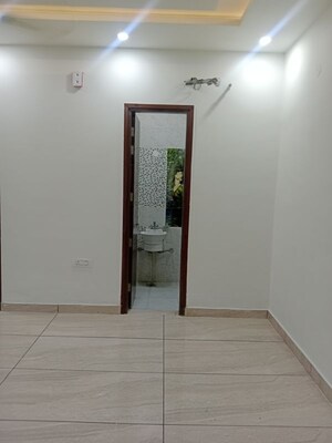Room in 1.5 BHK Builder Floor at Ansals Sushant City – for Rent