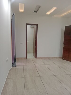 Room in 1.5 BHK Builder Floor at Ansals Sushant City – for Rent