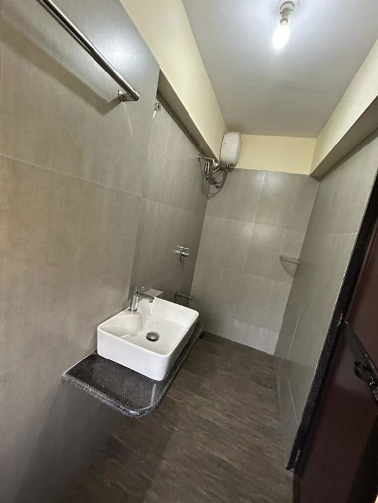 Bathroom, aashna-kamal-dutt-chs 3 Bedroom 1350 Sq.Ft. Apartment In Amboli Mumbai 10601434