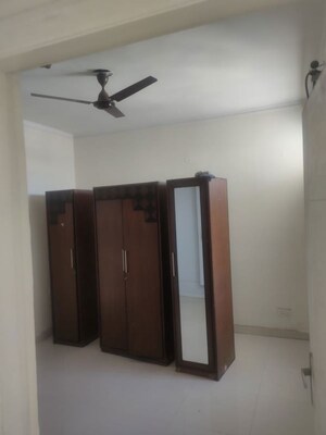 Room in 3 BHK Apartment at Mona Greens, Ghazipur – for Rent