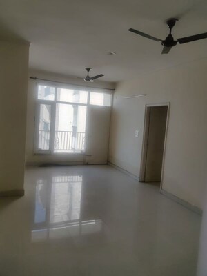Room in 3 BHK Apartment at Mona Greens, Ghazipur – for Rent