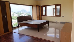 Room in 5 BHK Independent House at Jubilee Hills – for Rent