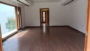 Room in 5 BHK Independent House at Jubilee Hills – for Rent