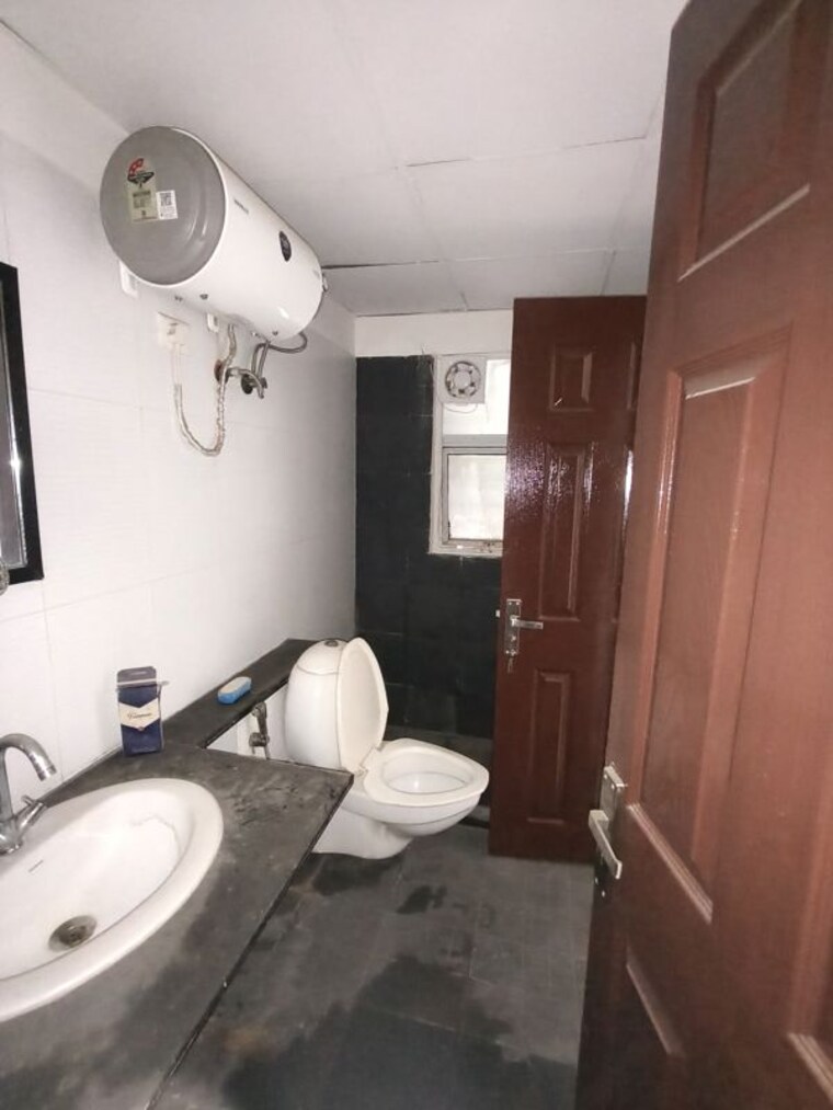 Bathroom, mahagun-maple 2 Bedroom 1275 Sq.Ft. Apartment In Sector 50 Noida 10601457